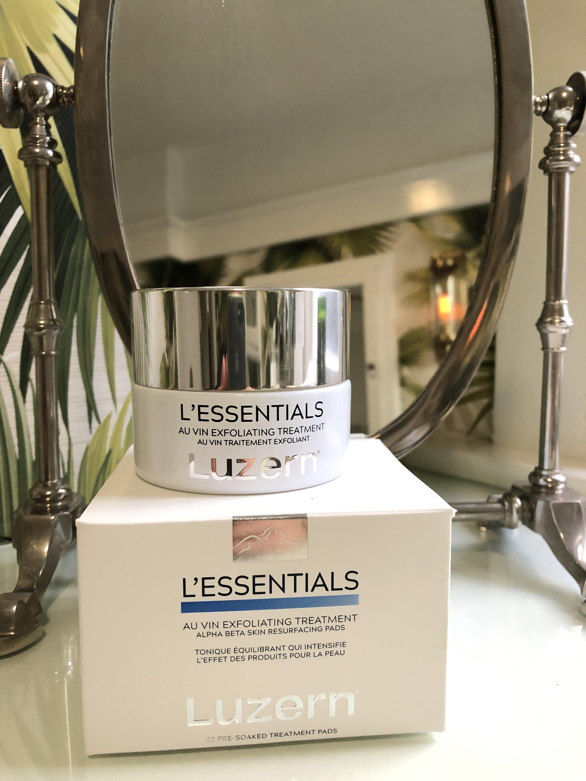 Luzern Au Vin Exfoliating Treatment Pads - Carasoin